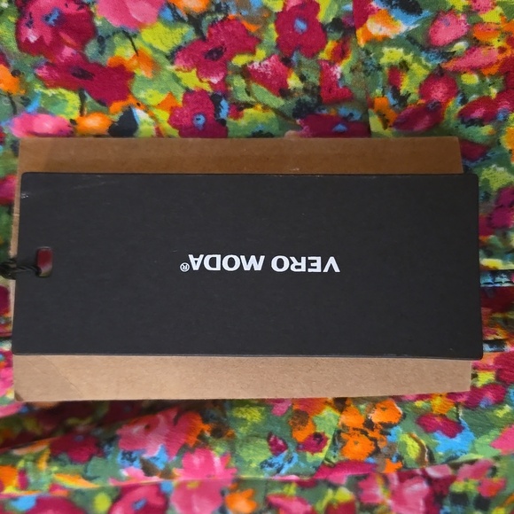 NWT Vero Moda Shirred Milkmaid Dress In Mixed Ditsy Floral - Picture 8 of 9